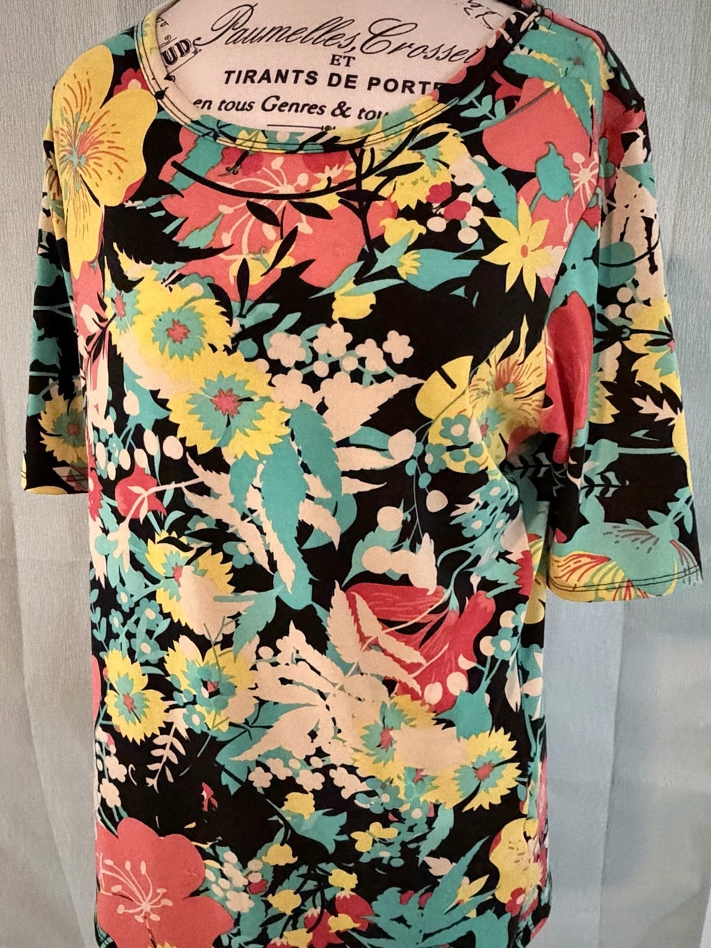 LuLaRoe Gigi Top — Excellent Condition